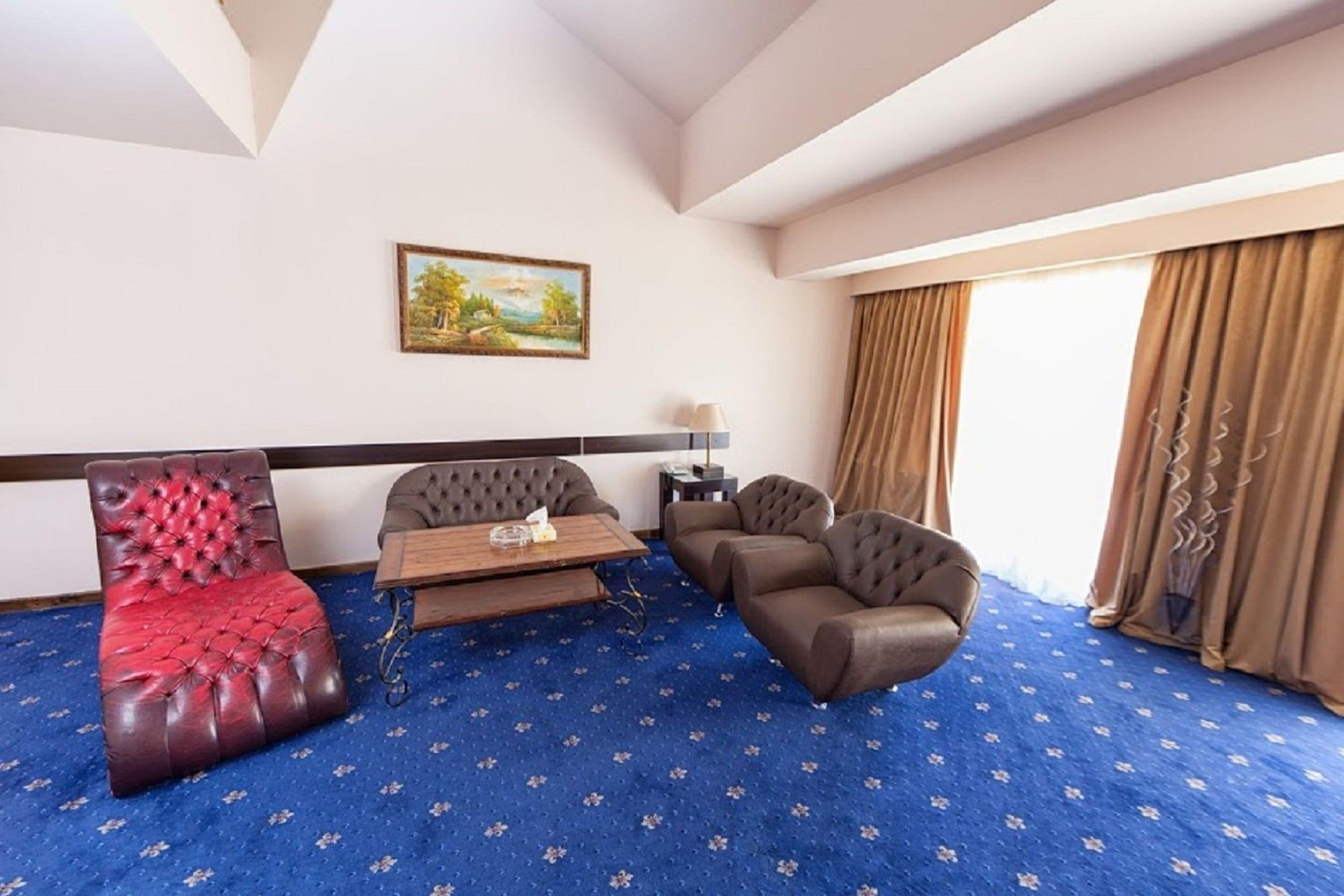 Regineh Hotel Yerevan Exterior photo