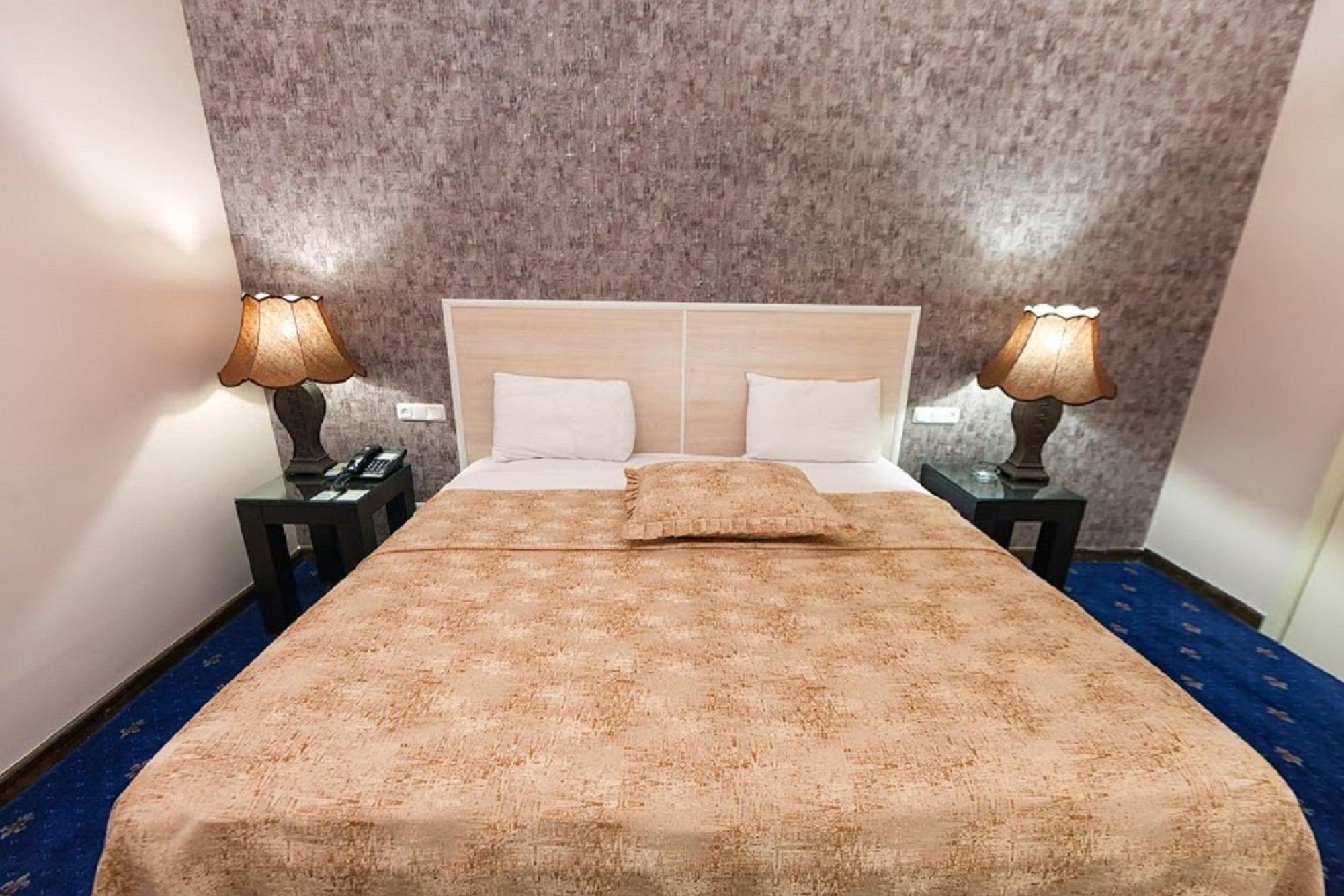 Regineh Hotel Yerevan Exterior photo