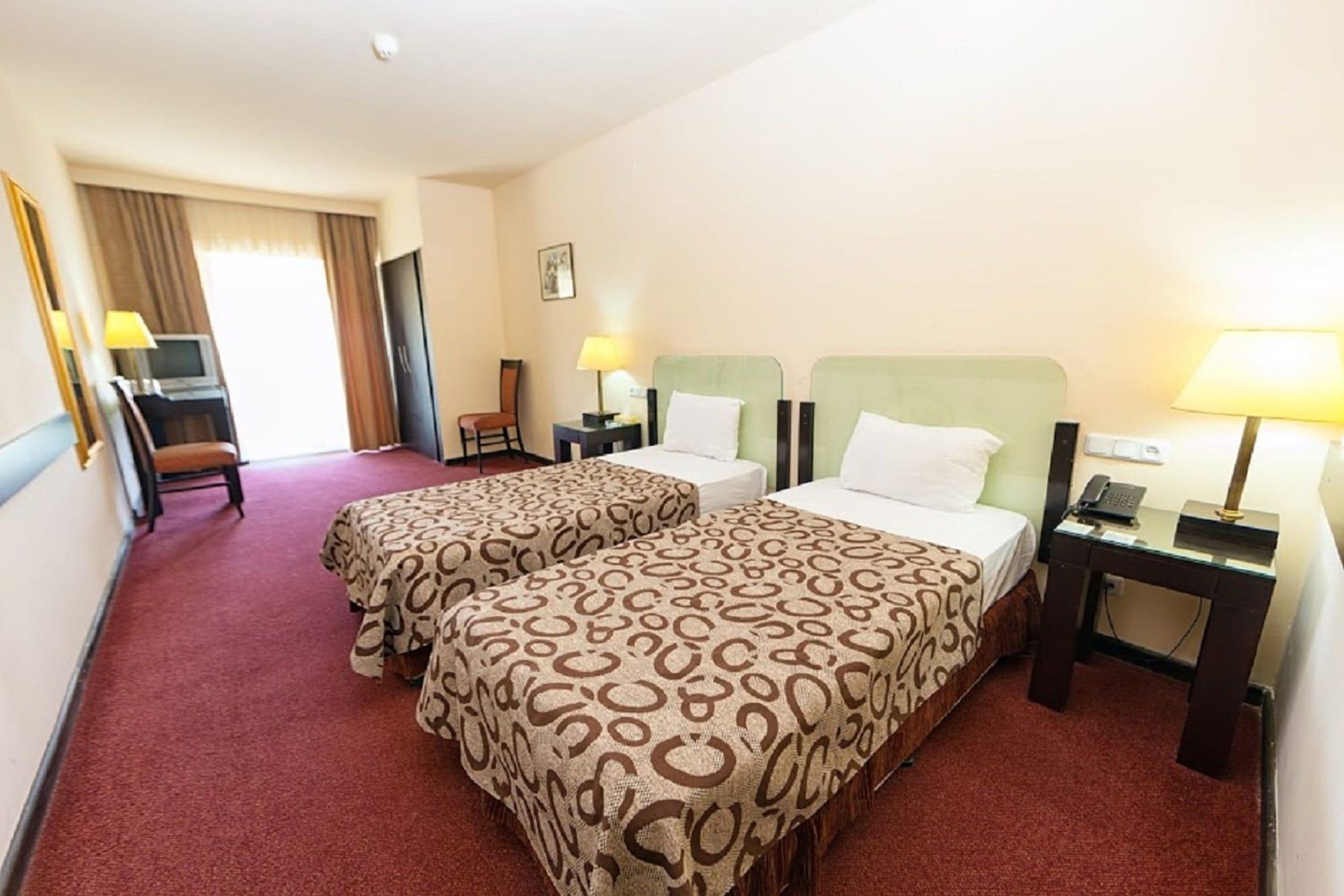 Regineh Hotel Yerevan Exterior photo