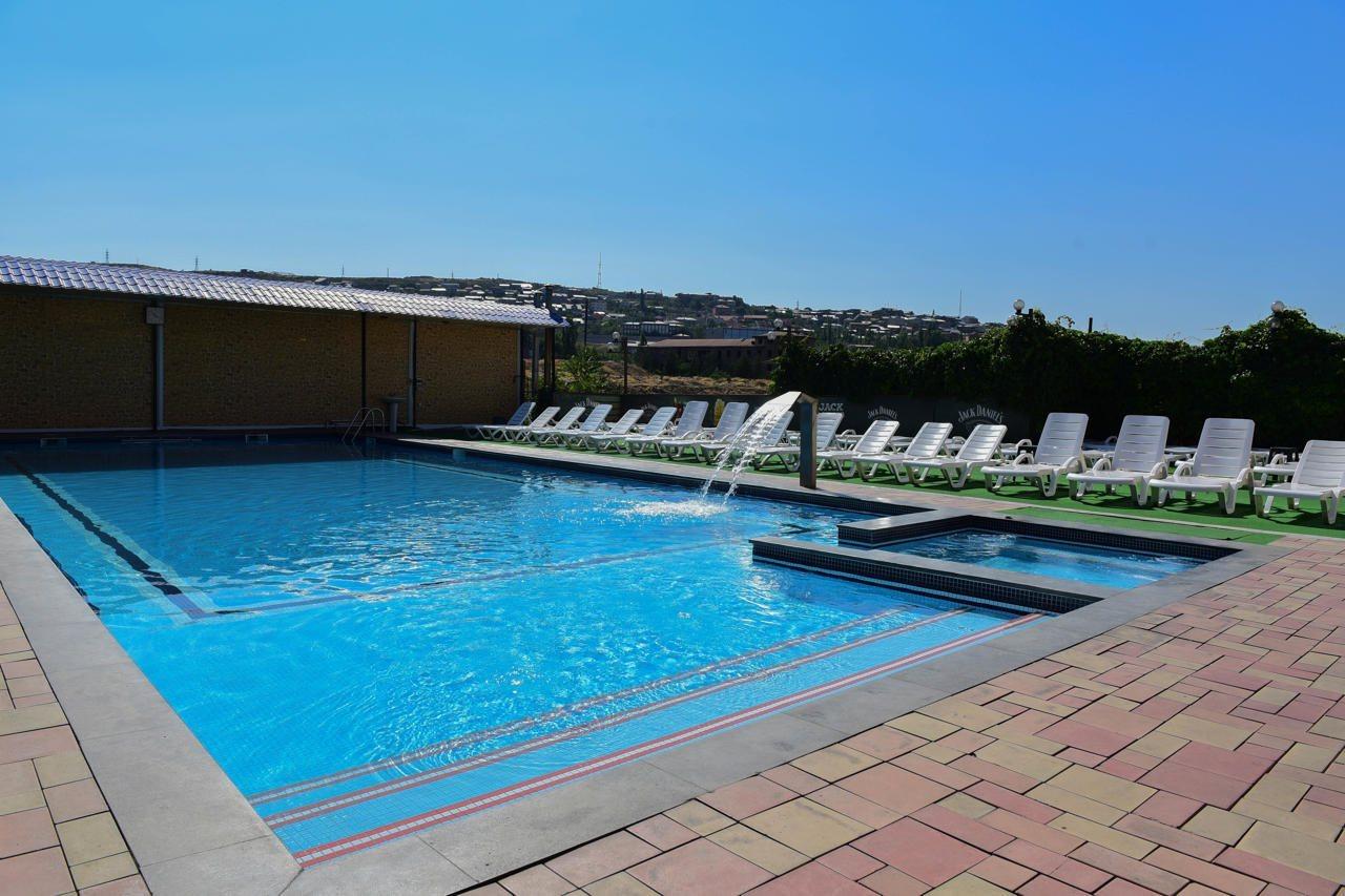 Regineh Hotel Yerevan Exterior photo