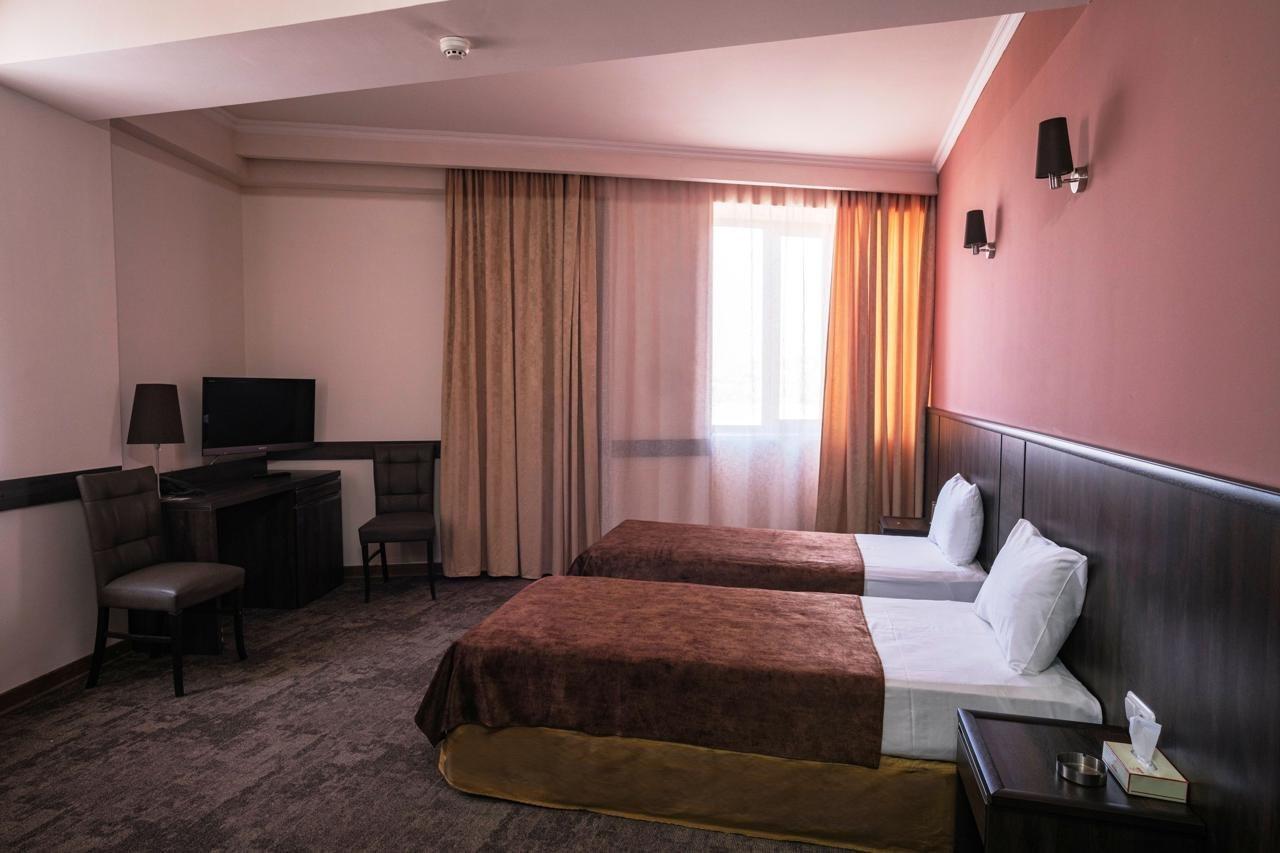 Regineh Hotel Yerevan Exterior photo