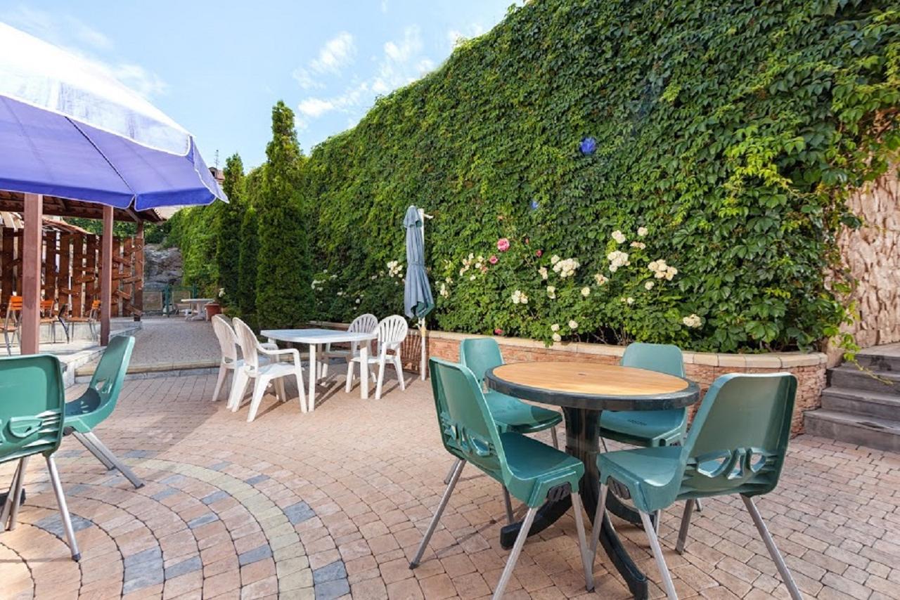 Regineh Hotel Yerevan Exterior photo